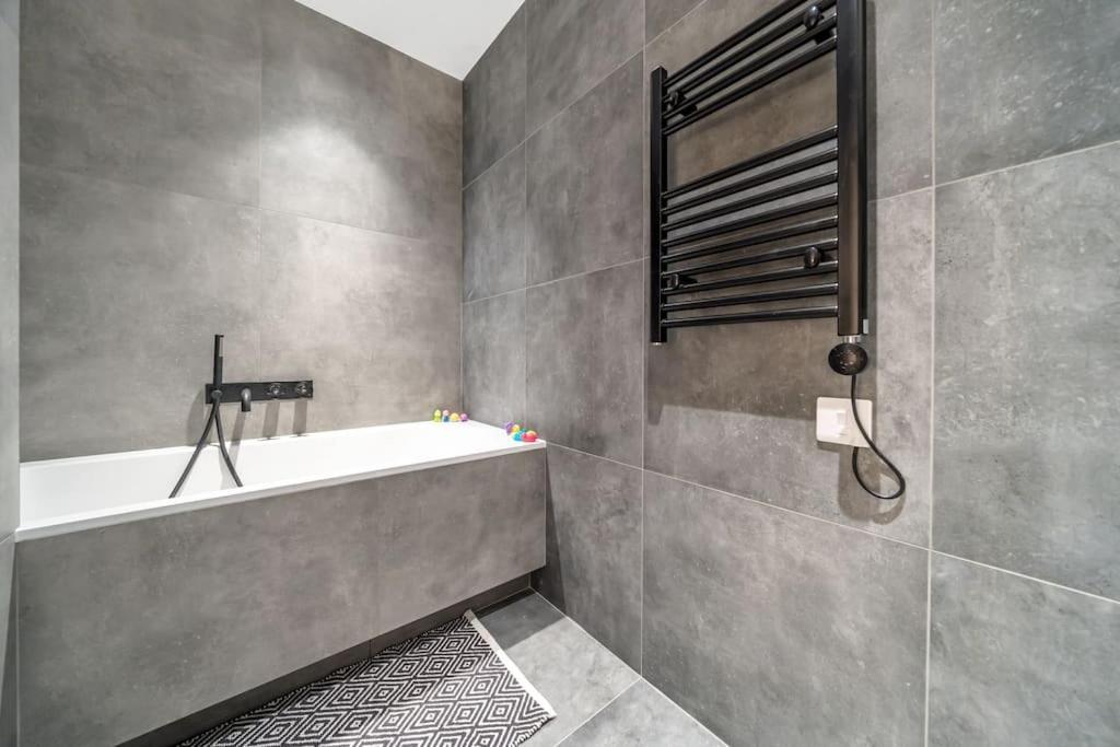 Trendy 2 Bedroom 2 Bathroom Apartment Minutes From Seafront In St Leonard'S Hastings St Leonards-on-Sea 외부 사진